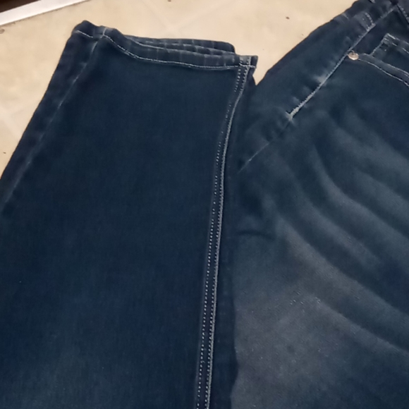 PLUS SIZE STRETCH JEANS - Picture 2 of 4